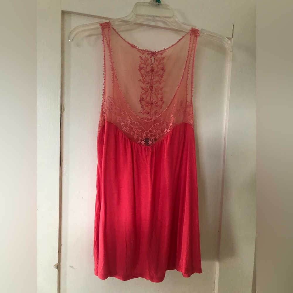 Arden B. top